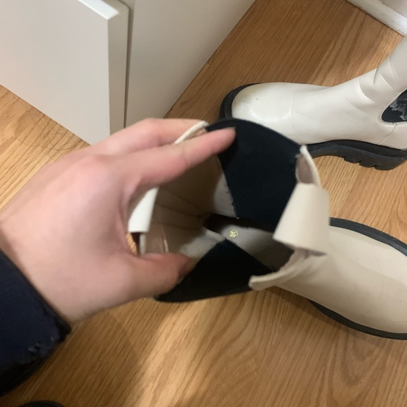 White and black boots - unbranded - Picture 6 of 7